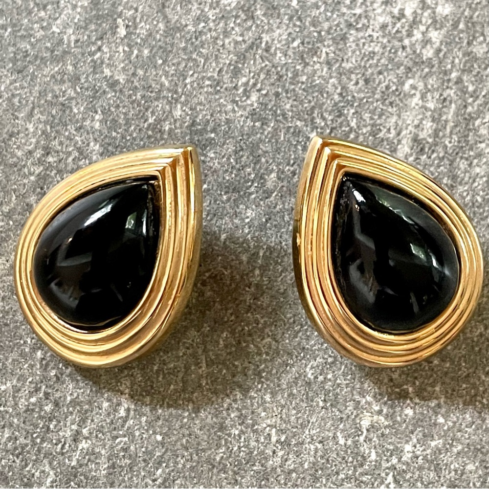 Vintage Teardrop Black and Gold-tone  Earrings